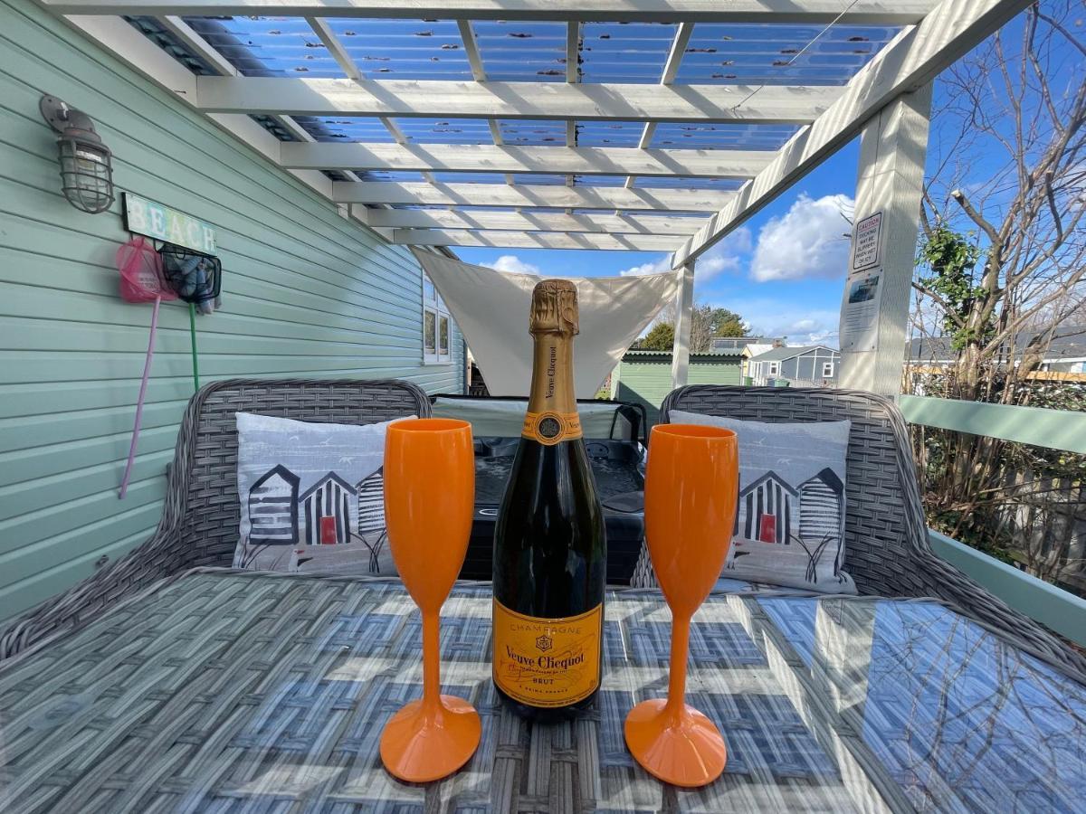Villa Den Of Joy Humberston Fitties Sleeps 6,Hot Tub,Log Burner Cleethorpes Exterior foto